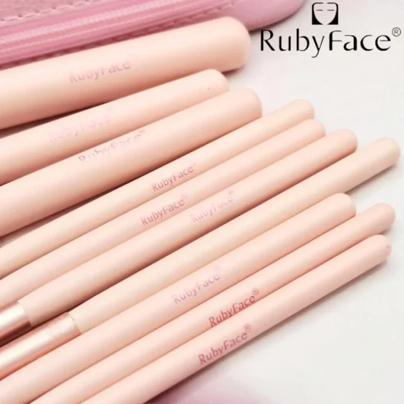 Makeup Brush Set with Cosmetic Bag - Image 8
