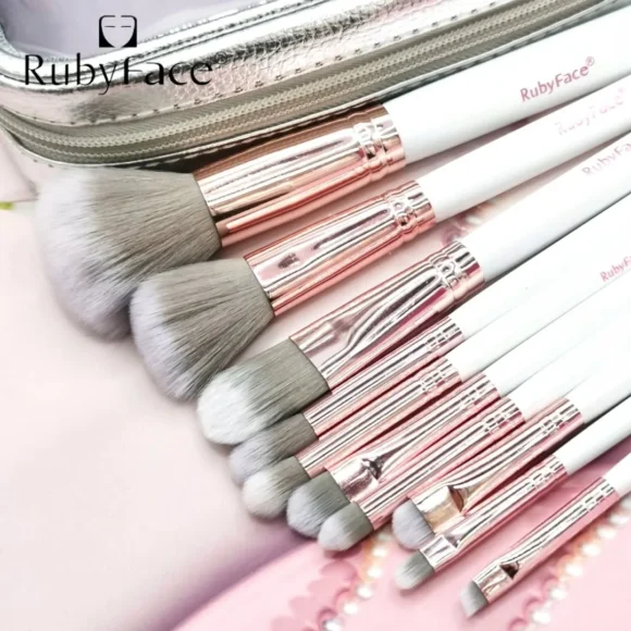 Makeup Brush Set with Cosmetic Bag - Image 9